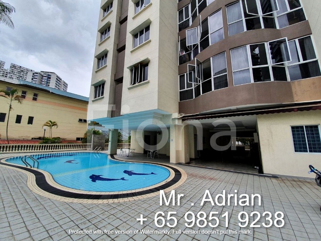 Spacious master bedroom with private bathroom, swimming pool - Toa Payoh - Flat - Homates Singapore