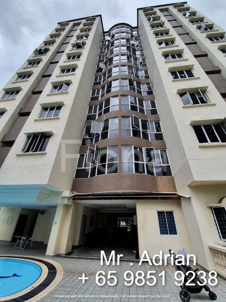 Spacious master bedroom with private bathroom, swimming pool - Toa Payoh - Flat - Homates Singapore