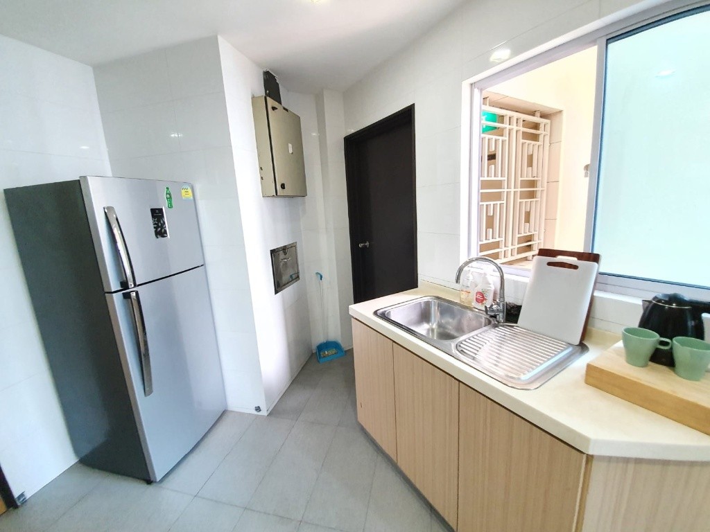 Summer Green - Master Room/Near Toa Payoh/ Boon Keng / Novena MRT / Available 02 November - Toa Payoh - Bedroom - Homates Singapore
