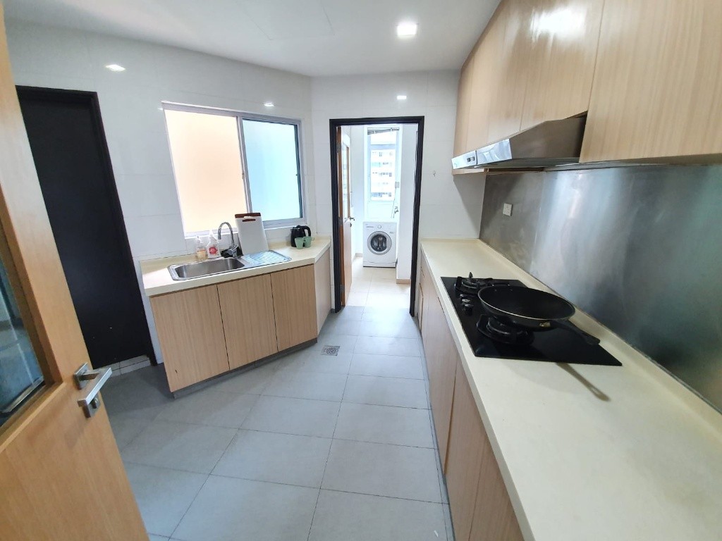 Summer Green - Master Room/Near Toa Payoh/ Boon Keng / Novena MRT / Available 02 November - Toa Payoh - Bedroom - Homates Singapore