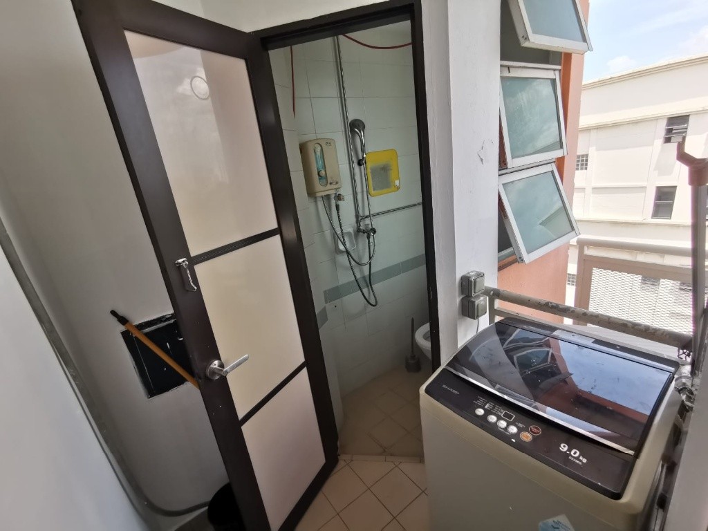 Canberlin Lodge - Master Room/Kallang MRT / Stadium MRT / Mountbatten MRT / Available 19 October  - Kallang - Bedroom - Homates Singapore