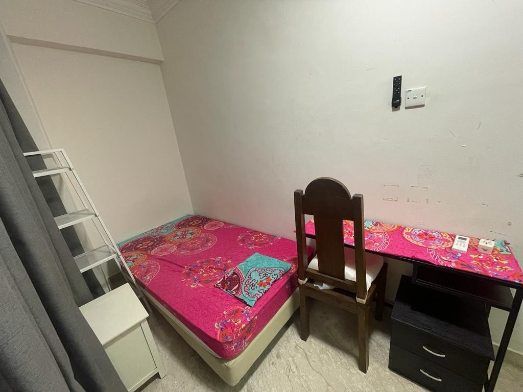 CLEMENTI PARK / NEAR TRADEHUB 21 / SHUTTLE SERVICE TO CLEMENTI MRT/COMMON ROOM/IMMEDIATE AVAILABLE  - Clementi - Bedroom - Homates Singapore