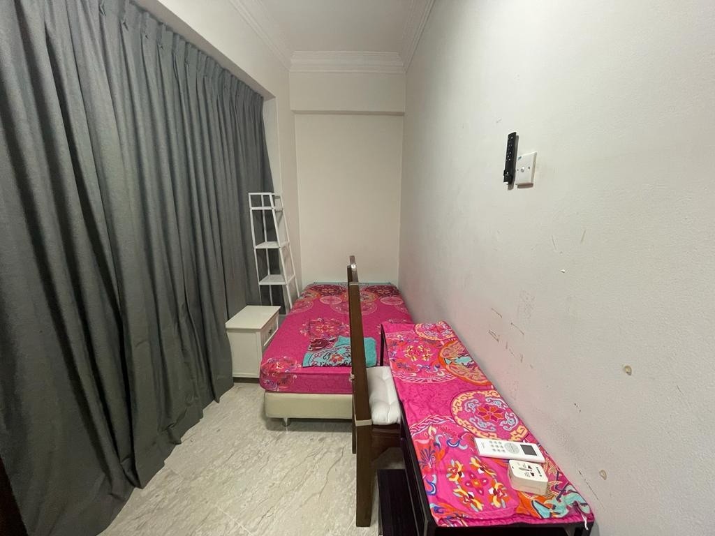 CLEMENTI PARK / NEAR TRADEHUB 21 / SHUTTLE SERVICE TO CLEMENTI MRT/COMMON ROOM/IMMEDIATE AVAILABLE  - Clementi - Bedroom - Homates Singapore