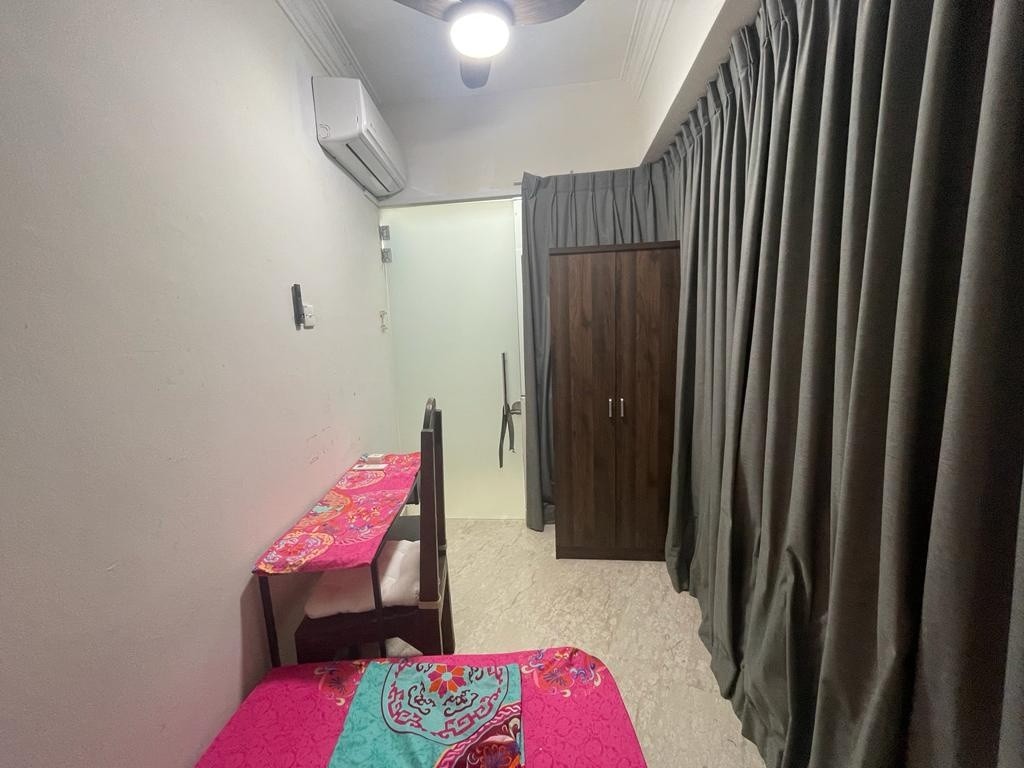 CLEMENTI PARK / NEAR TRADEHUB 21 / SHUTTLE SERVICE TO CLEMENTI MRT/COMMON ROOM/IMMEDIATE AVAILABLE  - Clementi - Bedroom - Homates Singapore