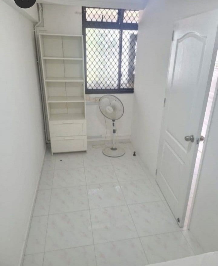 Common Room/FOR 1 PERSON STAY ONLY / Wifi /No Agent Fee/Cooking allowed/2 Mins from Tiong Bahru MRT / Havelock MRT / Great World MRT /Immediate Available - Outram - Bedroom - Homates Singapore