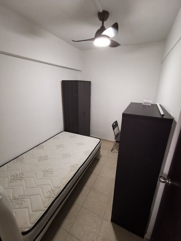 Available 08Aug - Common Room/Strictly Single Occupancy/Wifi/ Air-con/no Owner Stayin/No Agent Fee/Cooking allowed/Near Braddell MRT/Marymount MRT/Caldecott MRT - Ang Mo Kio - Bedroom - Homates Singapore