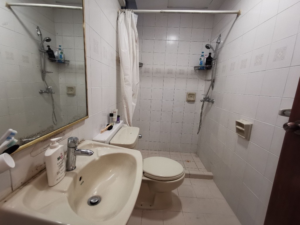 Immediate Available-Common Room/FOR 1 PERSON STAY ONLY/Aircon/Wifi/No owner staying/No Agent Fee/Cooking allowed/Novena MRT  / Toa Payoh MRT / Boon Keng / Thomson MRT - Boon Keng - Bedroom - Homates Singapore