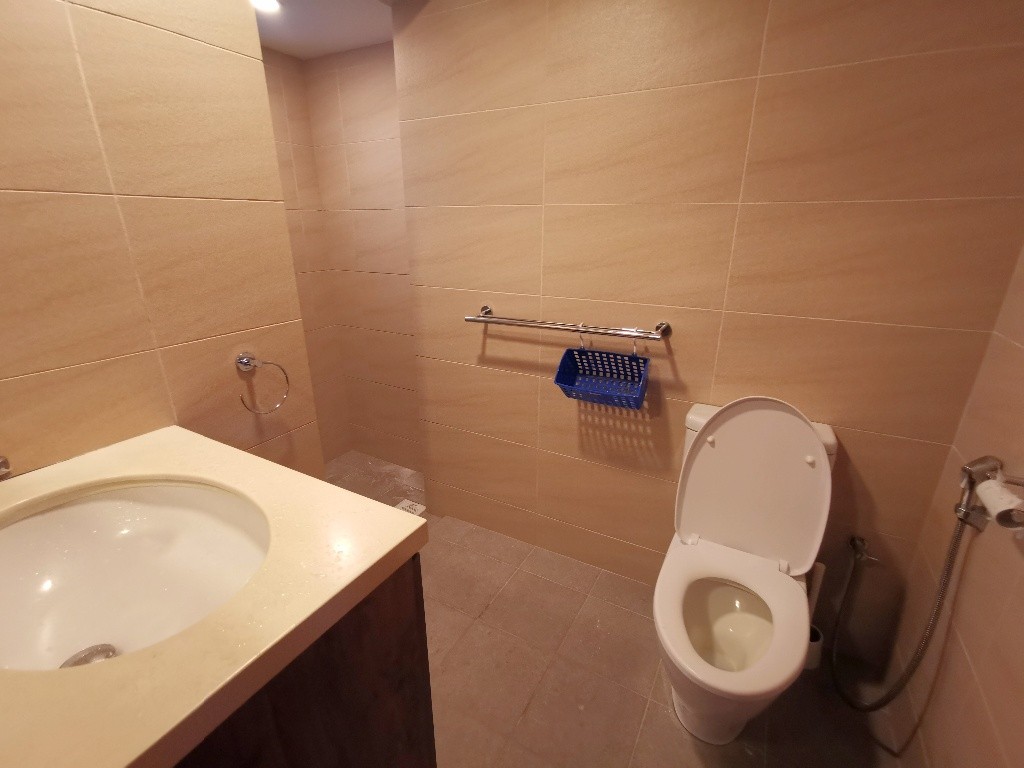Immediate Available - Common Room/FOR 1 PERSON STAY ONLY/Private Bathroom/Include Utilities/Wifi/Aircon/No Agent Fee/Light Cooking Allowed/Washing Machine - Bishan - Bedroom - Homates Singapore