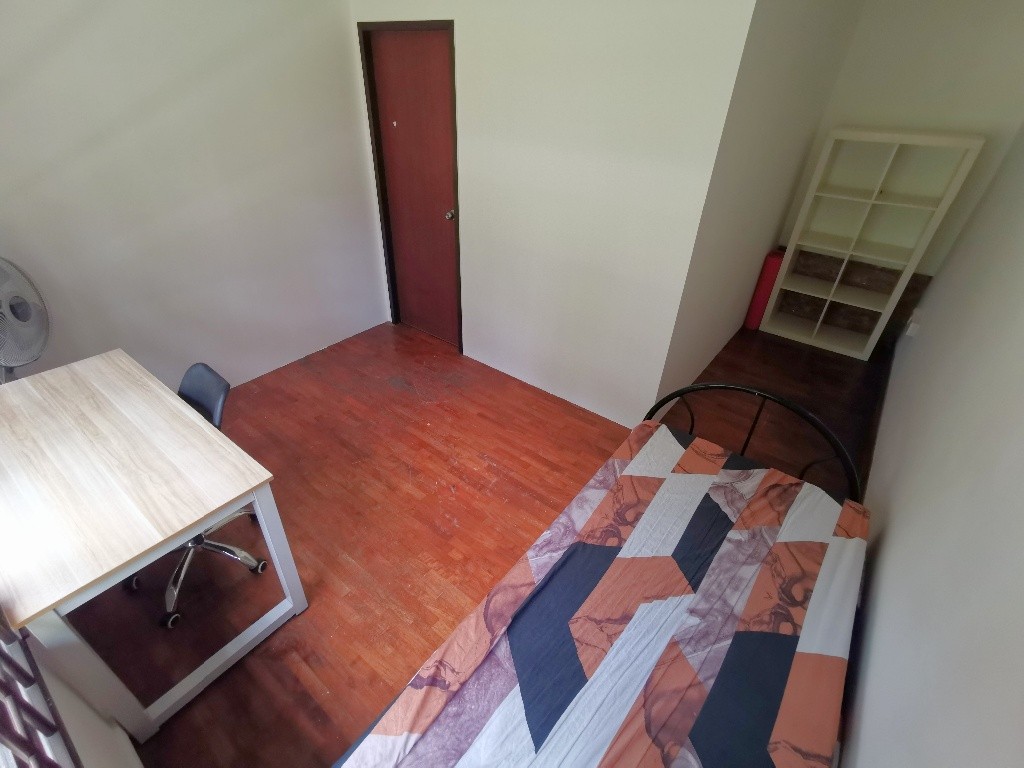 Immediate Available - Common Room/FOR 1 PERSON STAY ONLY/2 Shared Bathroom/Include Utilities/Wifi/Aircon/No Agent Fee/Light Cooking Allowed/Washing Machine - Bishan - Bedroom - Homates Singapore