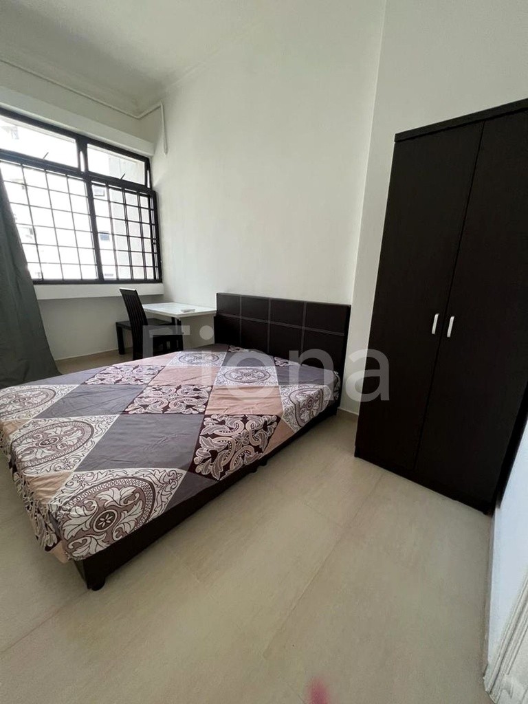 Available 15 Sep - Common  Room/1 Person Stay Only/No Owner Staying/Fully Furnished with Bed/Wardrobe/WIFI/Air-con/2 Shared Bathrooms/allowed Cooking/ Toa Payoh MRT and Novena MRT    - Toa Payoh 大巴窯 - - Homates 新加坡