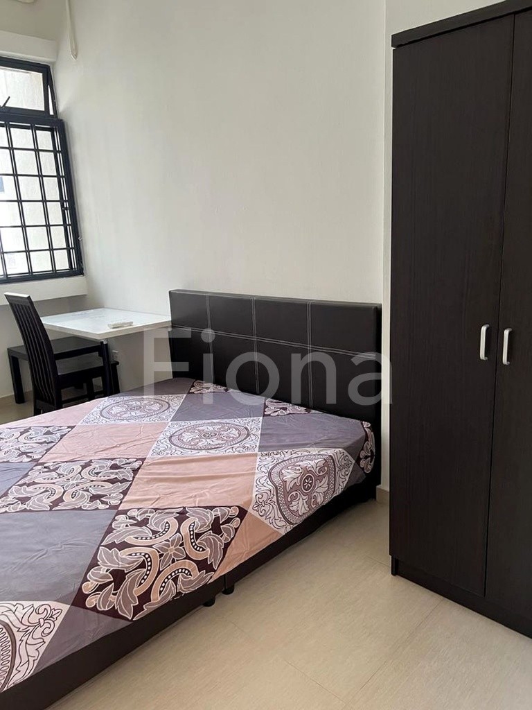 Available 15 Sep - Common  Room/1 Person Stay Only/No Owner Staying/Fully Furnished with Bed/Wardrobe/WIFI/Air-con/2 Shared Bathrooms/allowed Cooking/ Toa Payoh MRT and Novena MRT    - Toa Payoh - Bed - Homates Singapore