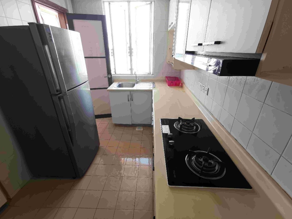 Near city centre, with private bathroom.  Master Room/Strictly Single Occupancy/no Owner Staying/No Agent Fee/Cooking allowed/ Kallang MRT / Stadium MRT / Mountbatten MRT / Available 8 November - Geyl - Homates Singapore