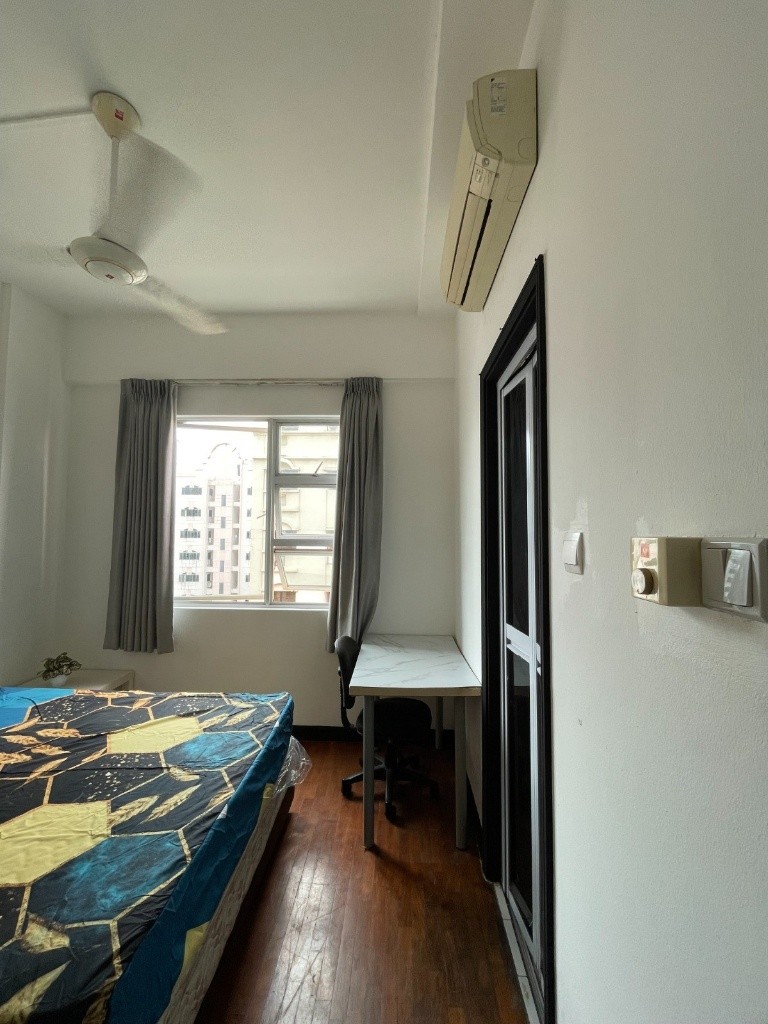Near city centre, with private bathroom.  Master Room/Strictly Single Occupancy/no Owner Staying/No Agent Fee/Cooking allowed/ Kallang MRT / Stadium MRT / Mountbatten MRT / Available 8 November - Geyl - Homates Singapore