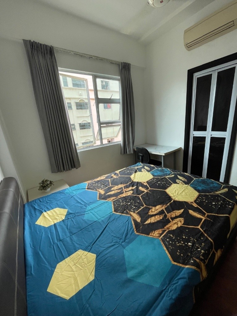 Near city centre, with private bathroom.  Master Room/Strictly Single Occupancy/no Owner Staying/No Agent Fee/Cooking allowed/ Kallang MRT / Stadium MRT / Mountbatten MRT / Available 8 November - Geyl - Homates Singapore