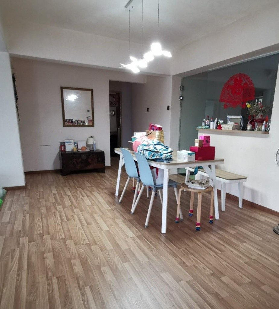 Near Jurong east Mrt, spacious room available immediate  Common Room/FOR 1 PERSON STAY ONLY/Wifi/No owner staying/No Agent Fee/No owner staying/Cooking allowed/Boon Lay/Chinese Garden MRT/Jurong East  - Homates Singapore