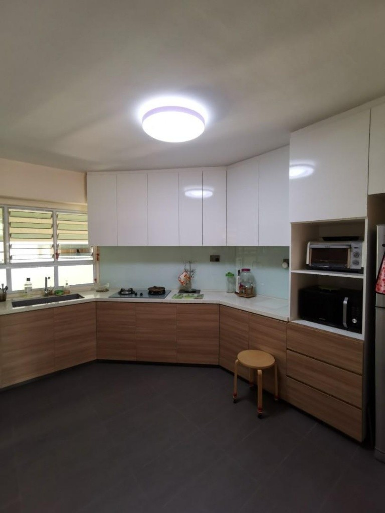 Near Jurong east Mrt, spacious room available immediate  Common Room/FOR 1 PERSON STAY ONLY/Wifi/No owner staying/No Agent Fee/No owner staying/Cooking allowed/Boon Lay/Chinese Garden MRT/Jurong East  - Homates Singapore