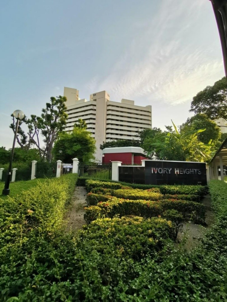 Near Jurong east Mrt, spacious room available immediate  Common Room/FOR 1 PERSON STAY ONLY/Wifi/No owner staying/No Agent Fee/No owner staying/Cooking allowed/Boon Lay/Chinese Garden MRT/Jurong East  - Homates Singapore