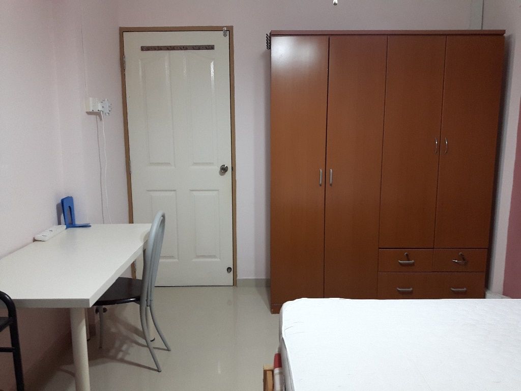 Fully Furnished Master Bedroom - Clementi - Bedroom - Homates Singapore