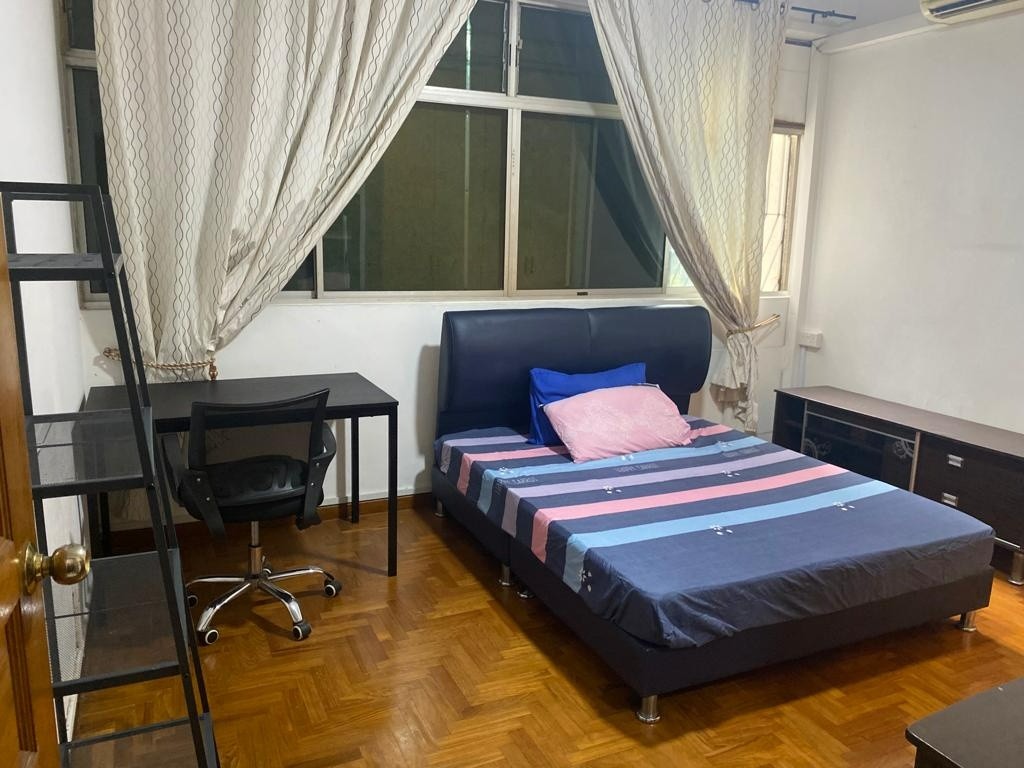 Available 17 Nov - Common RoomT/Long Term Lease/1 Person Stay Only/No Owner Staying/Fully Furnished with Bed/Wardrobe/WIFI/2 Shared Bathroom/allowed Cooking/Balestier / Toa Payoh and Novena MRT - Toa  - Homates Singapore