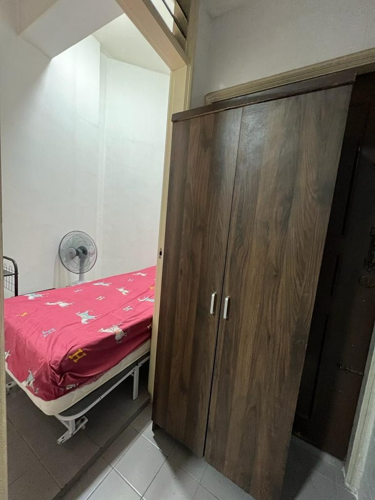 Available Immediate - Common  Room/1 Person Stay Only/No Owner Staying/Fully Furnished with Bed/Wardrobe/WIFI/Air-con/2 Shared Bathrooms/allowed Cooking/ Toa Payoh MRT and Novena MRT         - Toa Pay - Homates Singapore