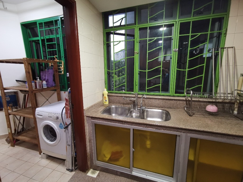 Available Immediate - Common Room/FOR 1 PERSON STAY ONLY/Wifi/No owner staying/No Agent Fee/Cooking allowed/Near Boon Lay MRT, Lakeside MRT  - Boon Lay - Bedroom - Homates Singapore
