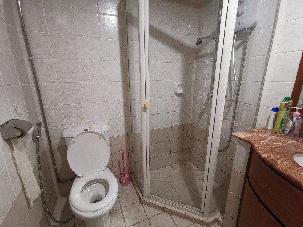 Available Immediate - Common Room/FOR 1 PERSON STAY ONLY/Wifi/No owner staying/No Agent Fee/Cooking allowed/Near Boon Lay MRT, Lakeside MRT  - Boon Lay - Bedroom - Homates Singapore