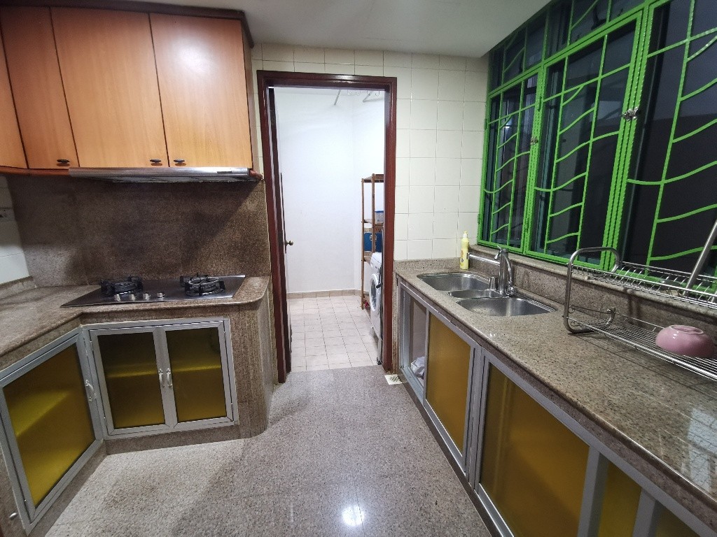 Available Immediate - Common Room/FOR 1 PERSON STAY ONLY/Wifi/No owner staying/No Agent Fee/Cooking allowed/Near Boon Lay MRT, Lakeside MRT  - Boon Lay - Bedroom - Homates Singapore