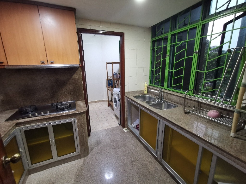 Available Immediate - Common Room/FOR 1 PERSON STAY ONLY/Wifi/No owner staying/No Agent Fee/Cooking allowed/Near Boon Lay MRT, Lakeside MRT  - Boon Lay - Bedroom - Homates Singapore