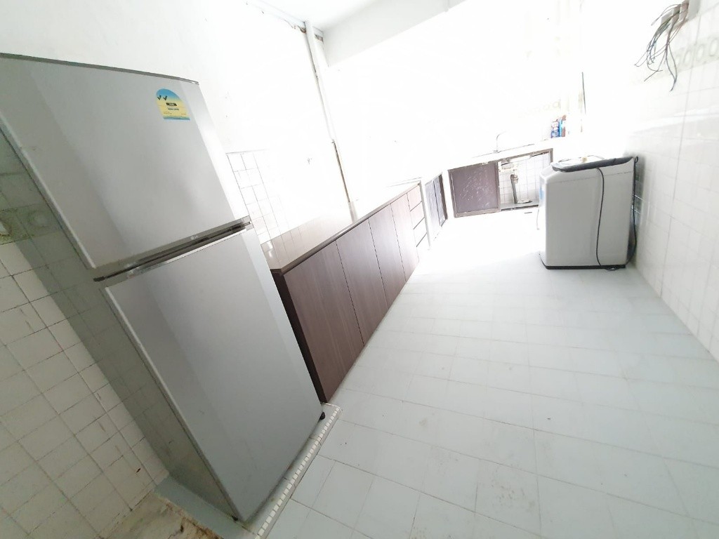 Common Room/Strictly Single Occupancy/no Owner Staying/No Agent Fee/Cooking allowed/Near Outram MRT/Tanjong Pagar MRT/Chinatown MRT/ Available 11 Nov - Chinatown - Bedroom - Homates Singapore