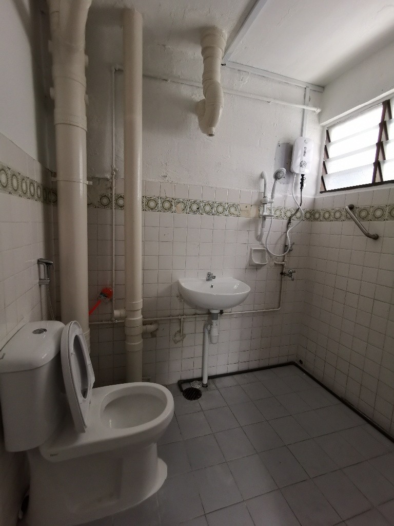 Common Room/Strictly Single Occupancy/no Owner Staying/No Agent Fee/Cooking allowed/Near Outram MRT/Tanjong Pagar MRT/Chinatown MRT/ Available 11 Nov - Chinatown - Bedroom - Homates Singapore