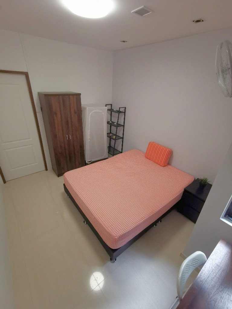 Common Room/FOR 1 PERSON STAY ONLY / Wifi/No owner staying/No Agent Fee/Cooking allowed/KEMBANGAN MRT / EUNOS MRT / PAYA LEBAR MRT/Available 12 Dec - Marine Parade - Bedroom - Homates Singapore