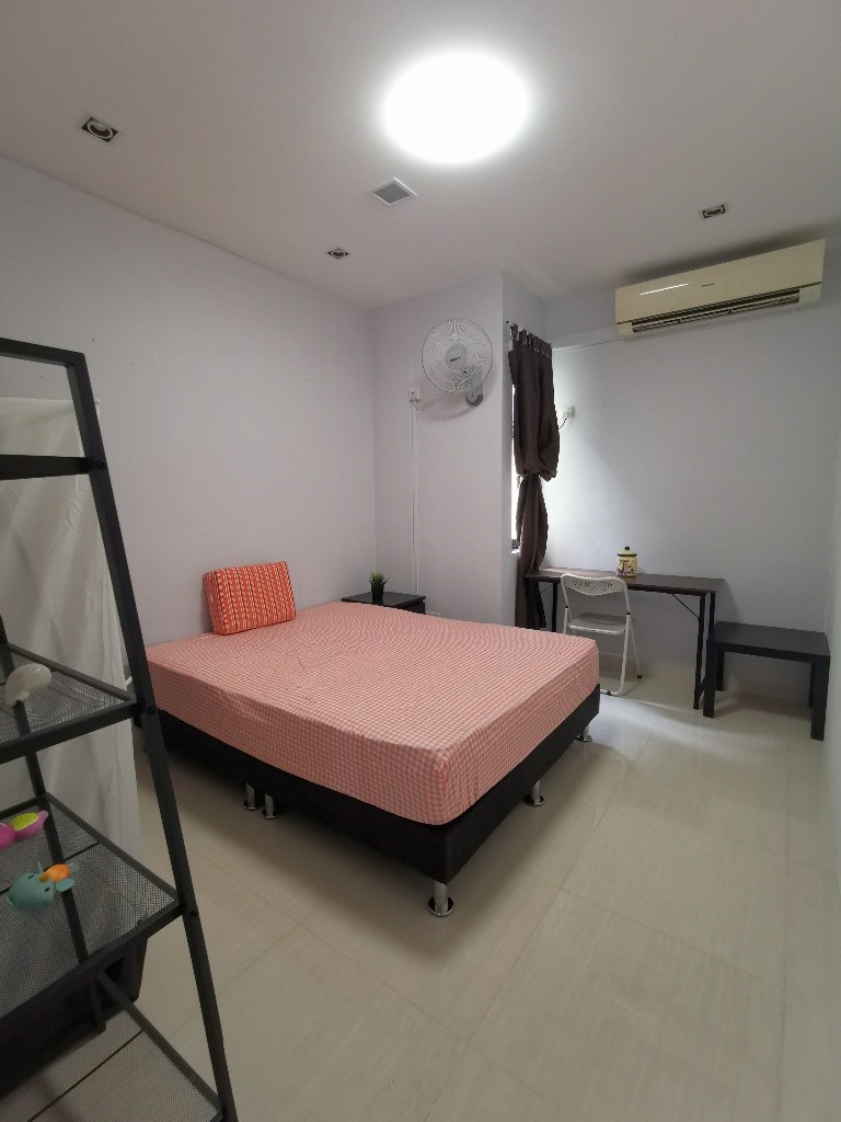 Common Room/FOR 1 PERSON STAY ONLY / Wifi/No owner staying/No Agent Fee/Cooking allowed/KEMBANGAN MRT / EUNOS MRT / PAYA LEBAR MRT/Available 12 Dec - Marine Parade 馬林百列 - 分租房間 - Homates 新加坡