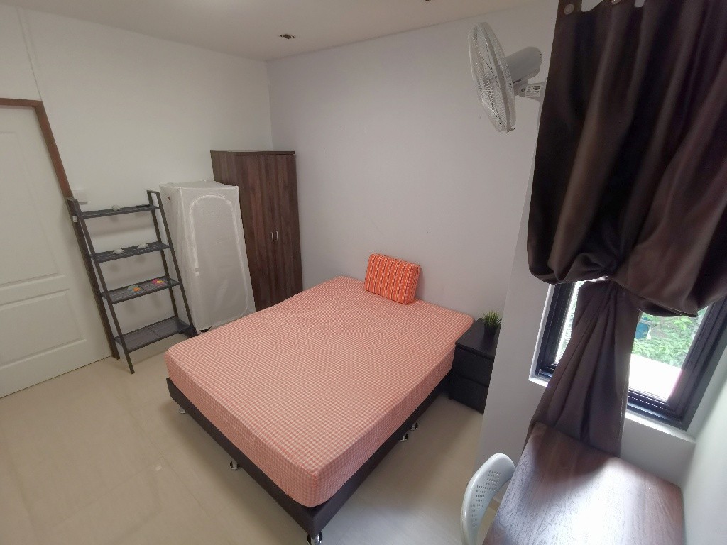 Common Room/FOR 1 PERSON STAY ONLY / Wifi/No owner staying/No Agent Fee/Cooking allowed/KEMBANGAN MRT / EUNOS MRT / PAYA LEBAR MRT/Available 12 Dec - Marine Parade - Bedroom - Homates Singapore