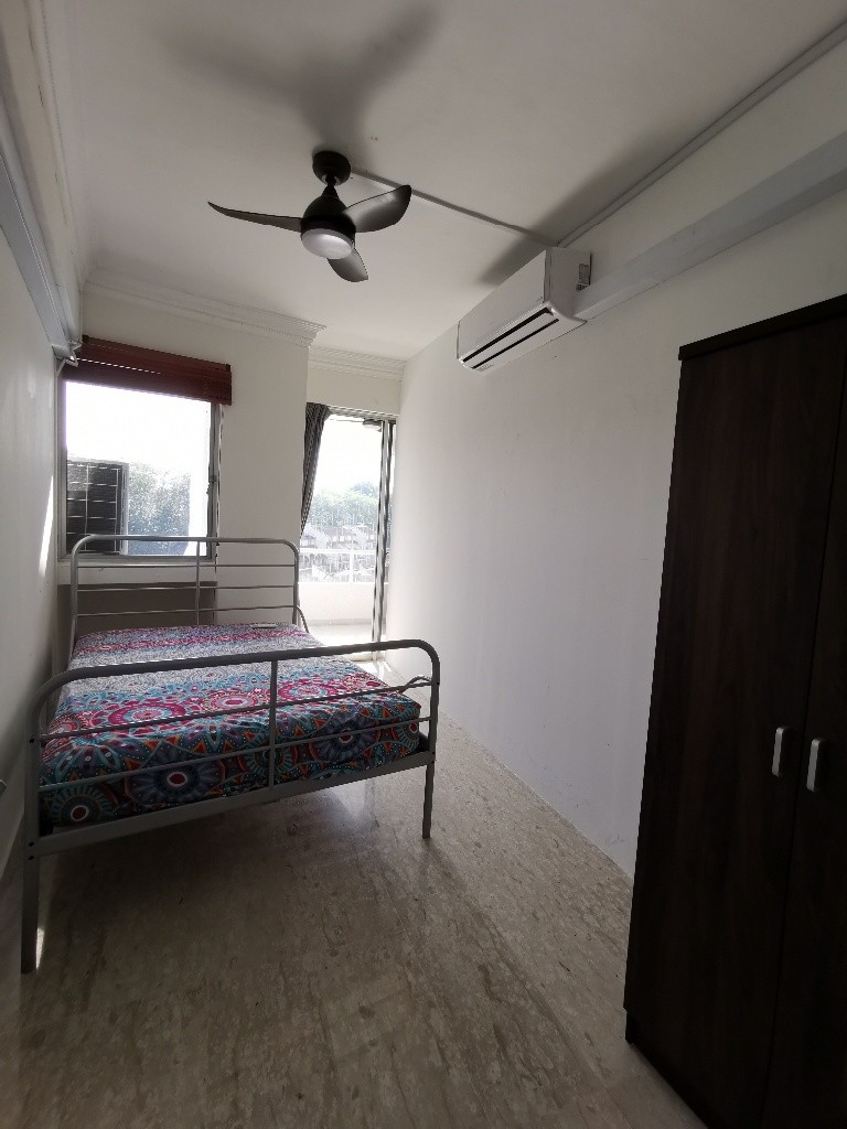 Available 13 Dec - Common  Room/Strictly Single Occupancy/Wifi/Aircon/no Owner Staying/No Agent Fee/Cooking allowed /Beauty World/King Albert Park/ Clementi Park/ Clementi MRT - Clementi - Bedroom - Homates Singapore