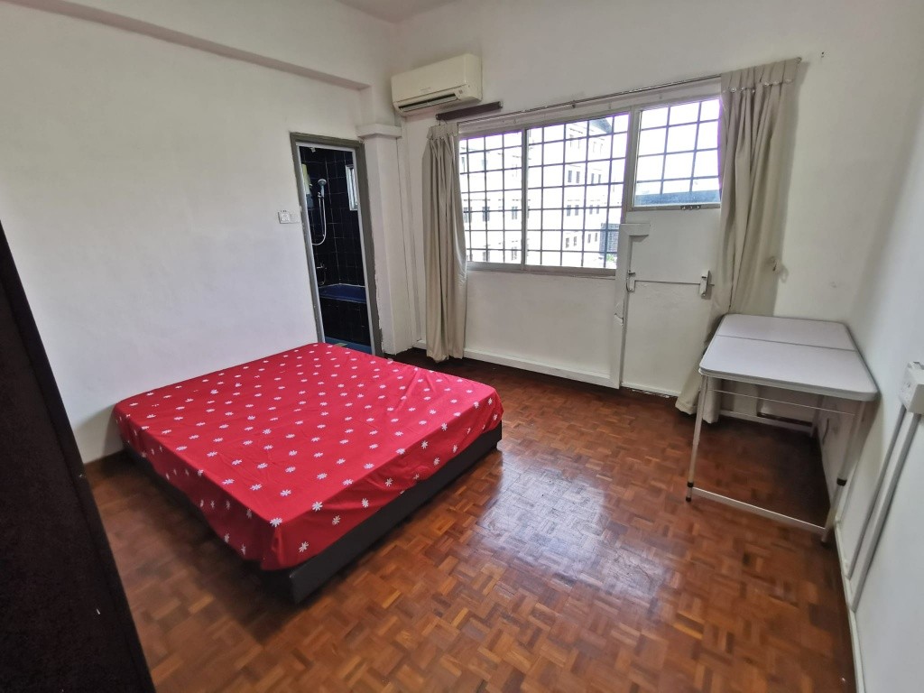Available Immediate  - Master bedroom/Strictly Single Occupancy/no Owner Staying/No Agent Fee/Private Bathroom/Cooking allowed/Near Somerset MRT/Newton MRT/Dhoby Ghaut MRT - Orchard - Bedroom - Homates Singapore