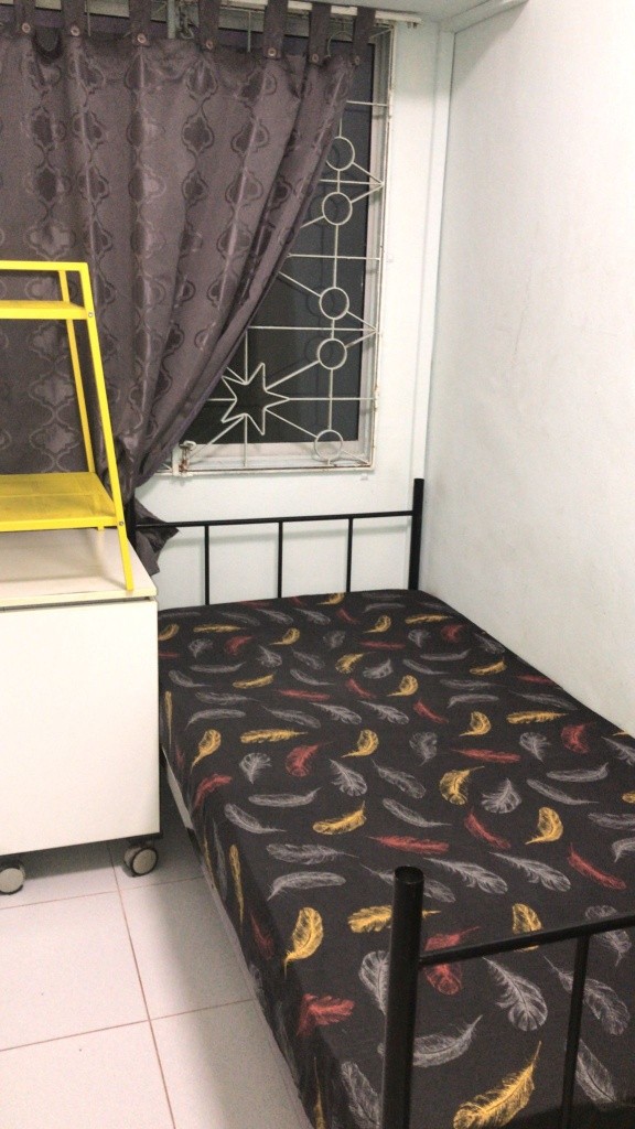 Available 22 May -Common Room/FOR 1 PERSON STAY ONLY/Wifi/No owner staying/No Agent Fee/Cooking allowed/Near Lavender MRT/Nicoll Highway MRT / Bugis MRT  - Bugis - Bedroom - Homates Singapore