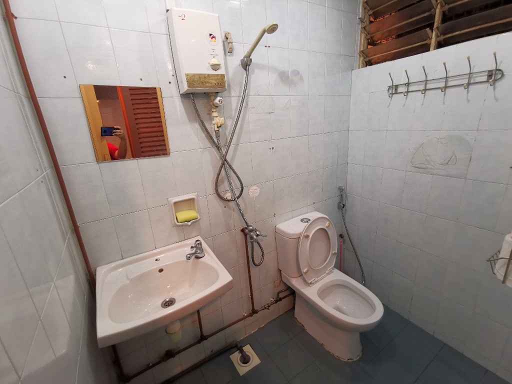 Available 22 May -Common Room/FOR 1 PERSON STAY ONLY/Wifi/No owner staying/No Agent Fee/Cooking allowed/Near Lavender MRT/Nicoll Highway MRT / Bugis MRT  - Bugis - Bedroom - Homates Singapore