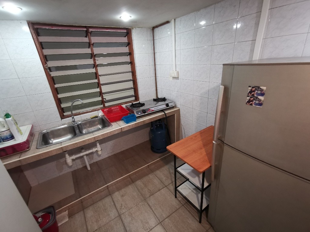 Available Immediate -Common Room/FOR 1 PERSON STAY ONLY/Wifi/No owner staying/No Agent Fee/Cooking allowed/Near Lavender MRT/Nicoll Highway MRT / Bugis MRT  - Bugis - Bedroom - Homates Singapore