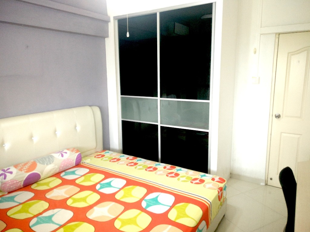 Near NUS, Large Common Room, 5-10 min Walk to Campus - Clementi 金文泰 - 分租房间 - Homates 新加坡