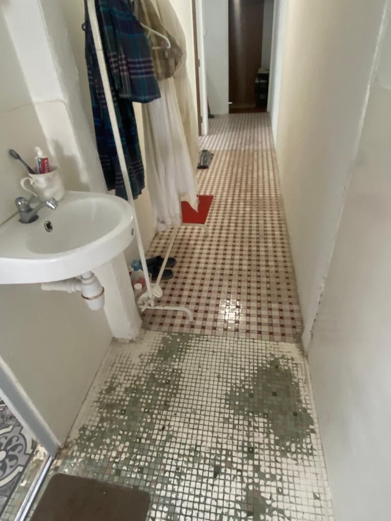 Room for Rent / Tiong Bahru MRT / Common Room / 1 Pax Stay / Available Immediate / RM1 - Tiong Bahru 中嗒鲁 - 整个住家 - Homates 新加坡