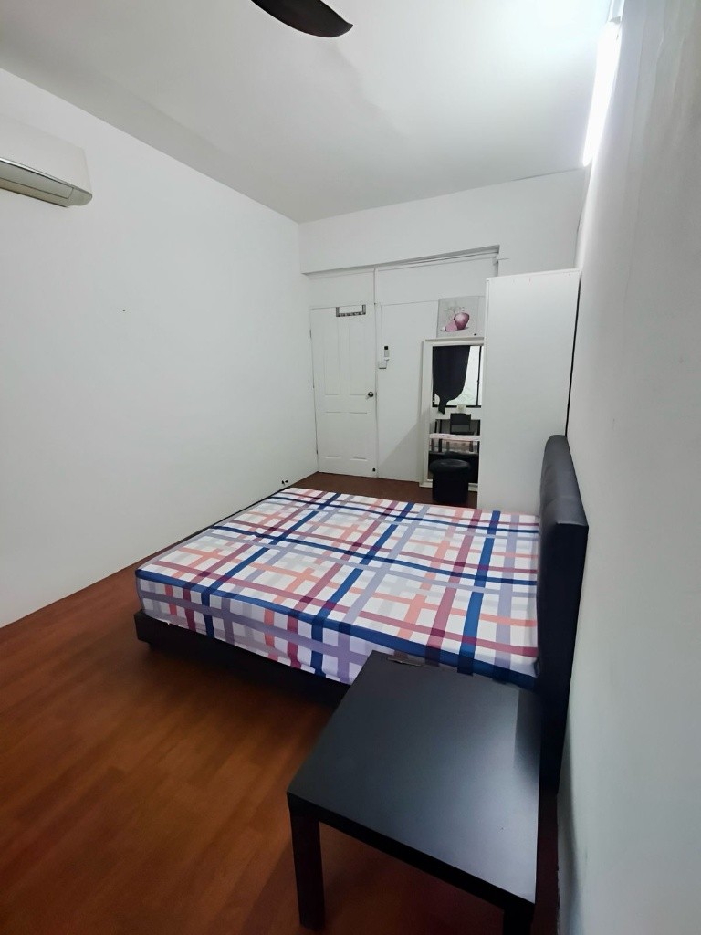 Room for Rent / Tiong Bahru MRT / Common Room / 1 Pax Stay / Available Immediate / RM1 - Tiong Bahru - Flat - Homates Singapore