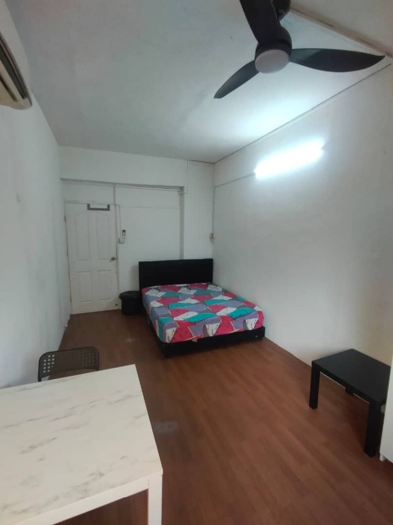 Room for Rent / Tiong Bahru MRT / Common Room / 1 Pax Stay / Available Immediate / RM1 - Tiong Bahru - Flat - Homates Singapore