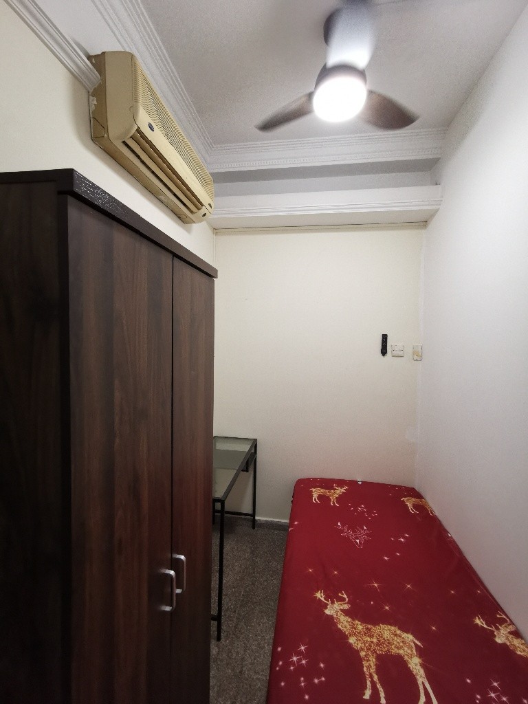 Room for rent / Boon Keng, Bukit Batok, Toa Payoh, Novena MRT/ Common room / 1 pax stay / Available﻿ Jan 03 - Toa Payoh - Bedroom - Homates Singapore