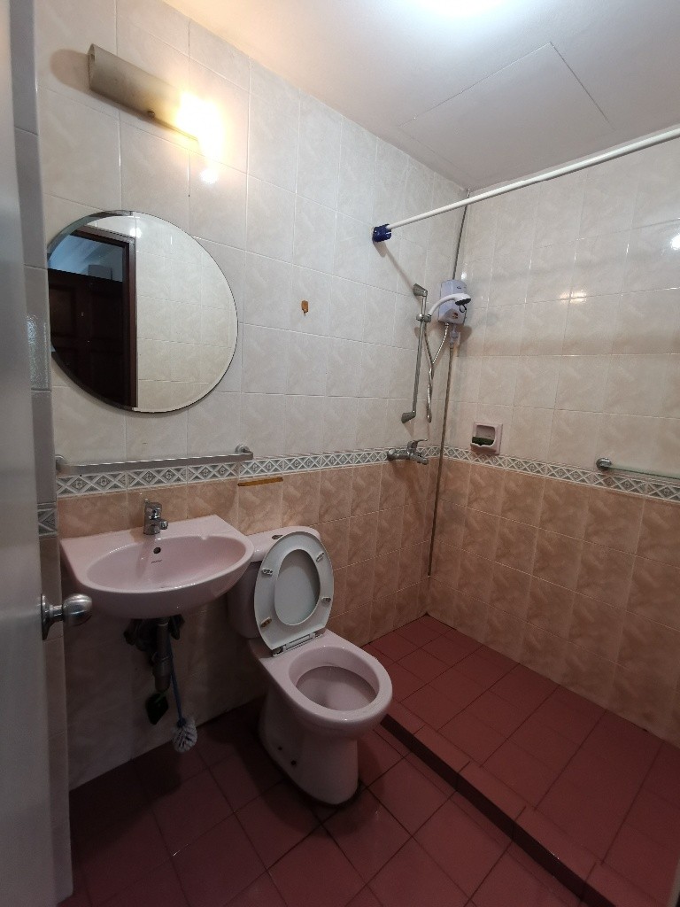 Room for rent / Boon Keng, Bukit Batok, Toa Payoh, Novena MRT/ Common room / 1 pax stay / Available﻿ Jan 03 - Toa Payoh - Bedroom - Homates Singapore