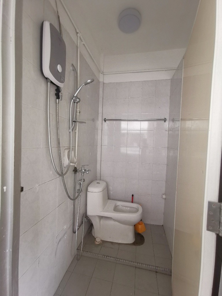 Available﻿ 22 April - Common Room/Include Utilities/Wifi/Aircon/No Agent Fee/Light Cooking Allowed/Washing Machine - Toa Payoh 大巴窑 - 分租房间 - Homates 新加坡