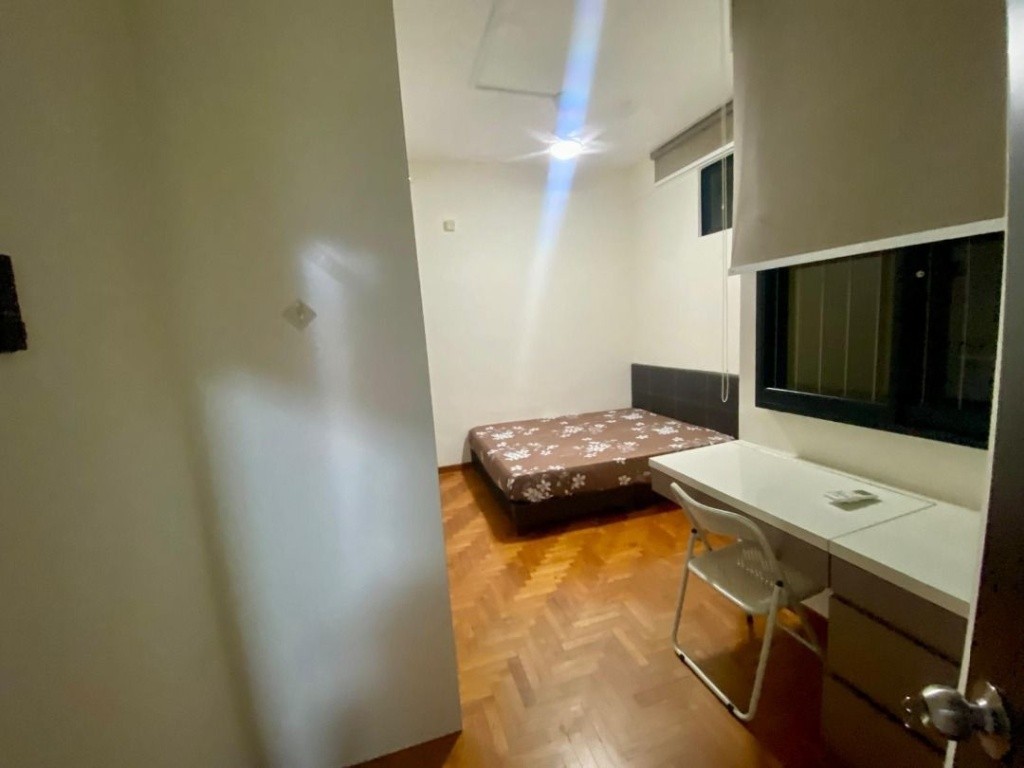 Available﻿ May 2 - Common Room/Include Utilities/Wifi/Aircon/No Agent Fee/Light Cooking Allowed/Washing Machine - Eunos - Bedroom - Homates Singapore