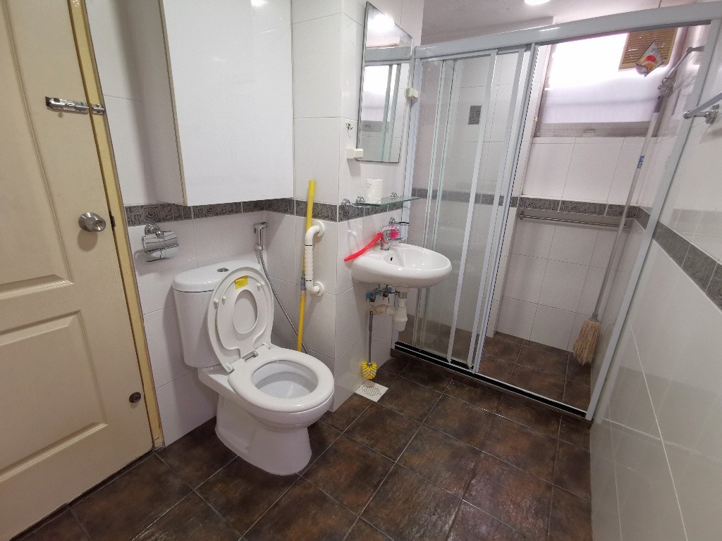 Available﻿ Immediate- Common Room/Include Utilities/Wifi/Aircon/No Agent Fee/Light Cooking Allowed/Washing Machine - Clementi 金文泰 - 分租房间 - Homates 新加坡