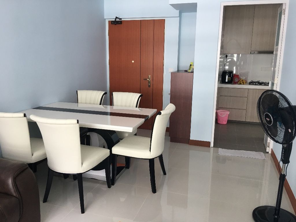 Bland New Room for Rent  - Tampines 淡滨尼 - 分租房间 - Homates 新加坡