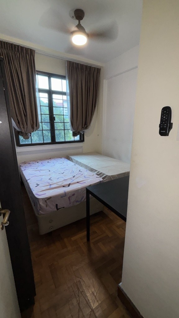 Room for rent / CHINESE GARDEN / Common room / 1pax stay / Available 20 September - Chinese Garden 裕華園 - 分租房間 - Homates 新加坡