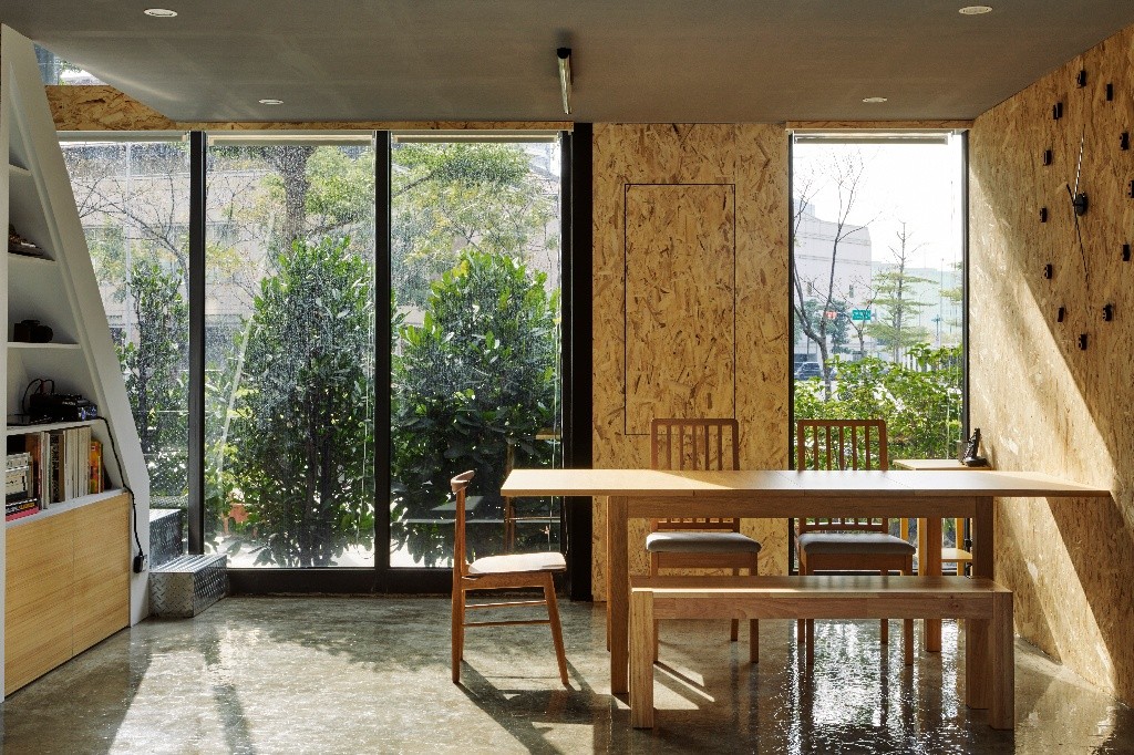 內湖科學園區工作室分租｜適合設計soho族｜藝術類相關接案者｜位於內湖科學園區內大樓，適合個人設計工作室空間，有長型會議桌提供客戶開會、夥伴討論事宜以及吧台式茶水間，大樓高度挑高4.2公尺，實際空間寬敞舒適，我們還有兩位攝影師夥伴，歡迎在接案的設計朋友一同來這個空間一起工作～ - 內湖區 - 整個住家 - Homates 台灣